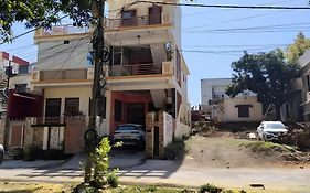 Doon Niwas Homestay 2-Bedrooms, Mountain View, Near Picnic Spots- Kitchen Option